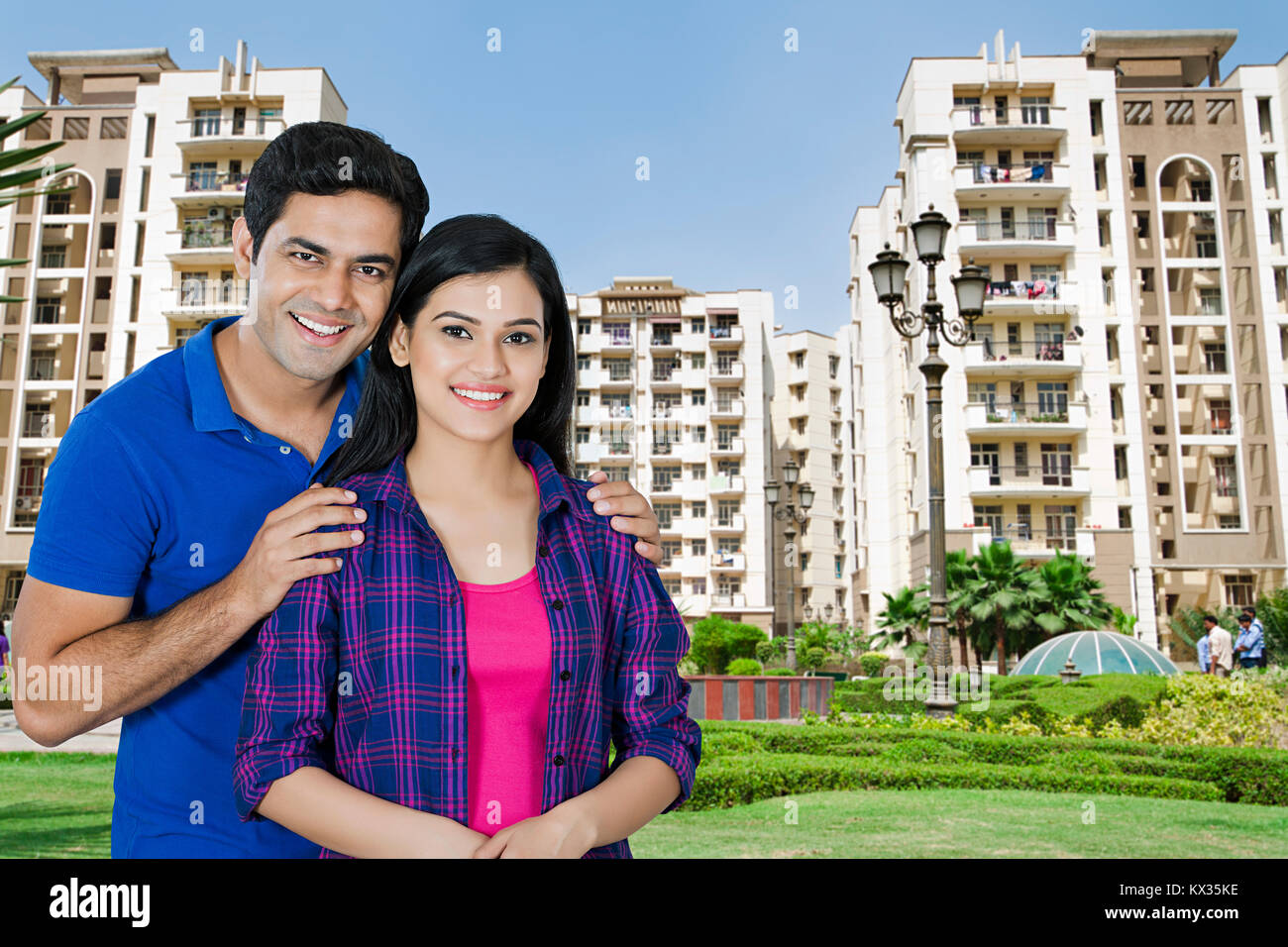 2 indische Paare zusammen im Park Apartment Bonding House Real-Estate Stockfoto