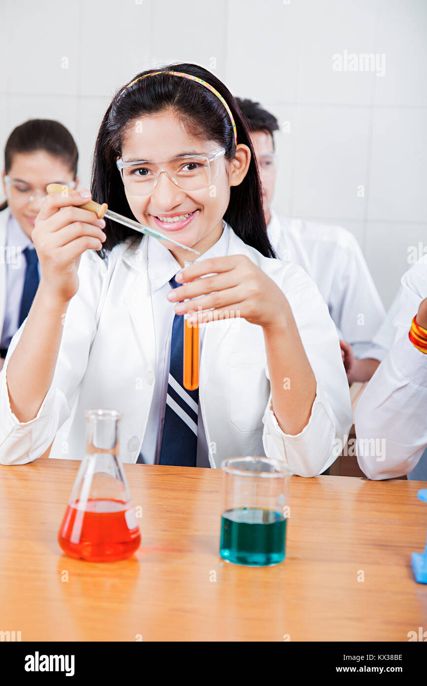 1 indischen Pubertierende Schüler der chemischen Forschung Wissenschaft Labor Stockfoto