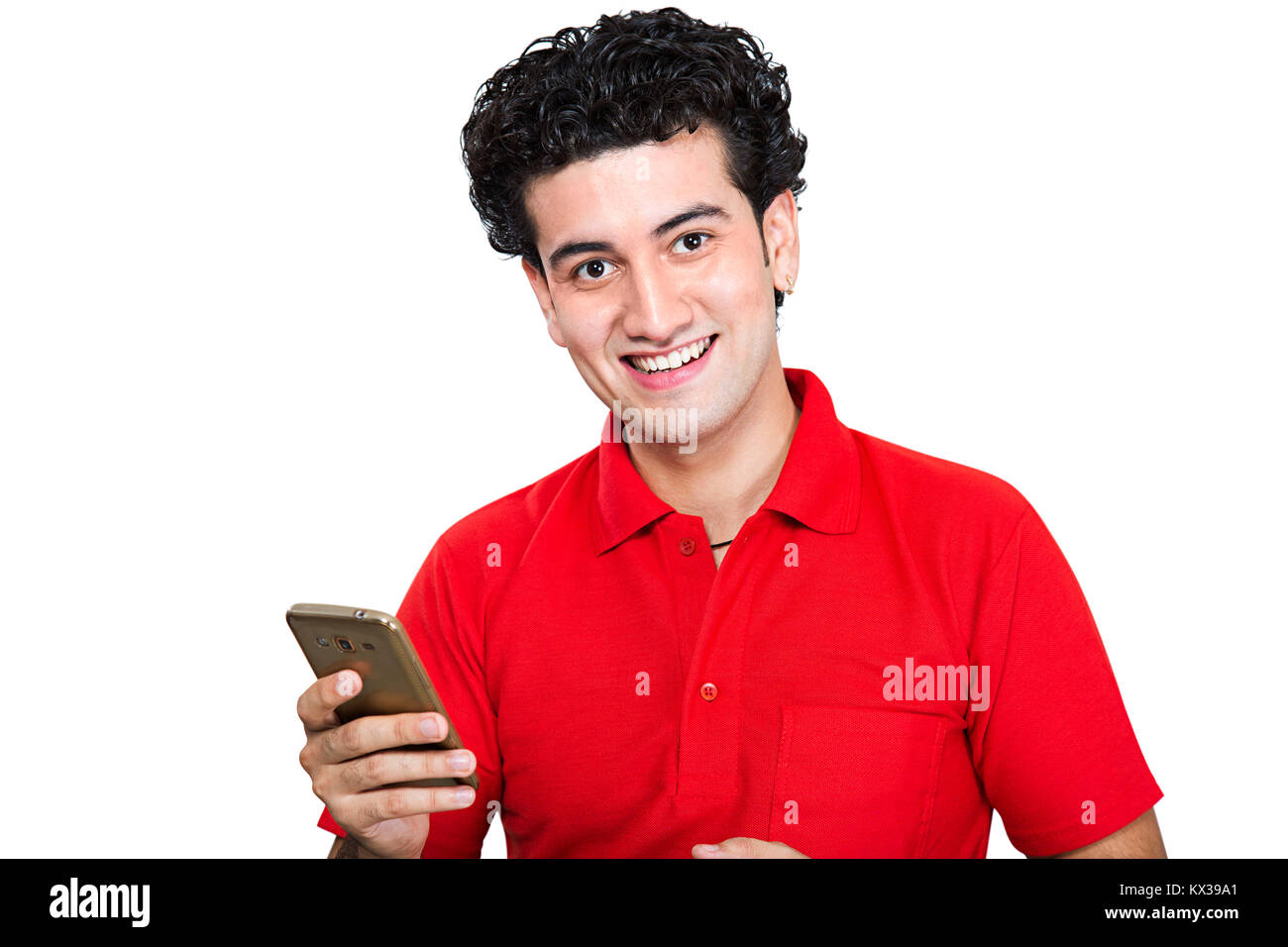 Happy 1 indischen Jungen Mann senden Messaging über Handy Stockfoto