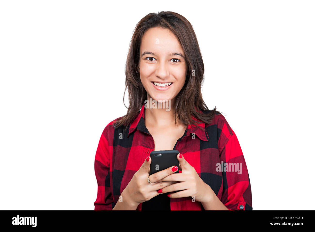 1 indischer Jugendlicher Mädchen Senden von SMS auf Handy Lächeln Stockfoto