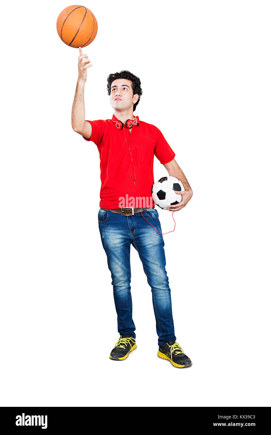 1 indischen Hochschule Junge versucht, Balance Basketball an seinem Finger Stockfoto