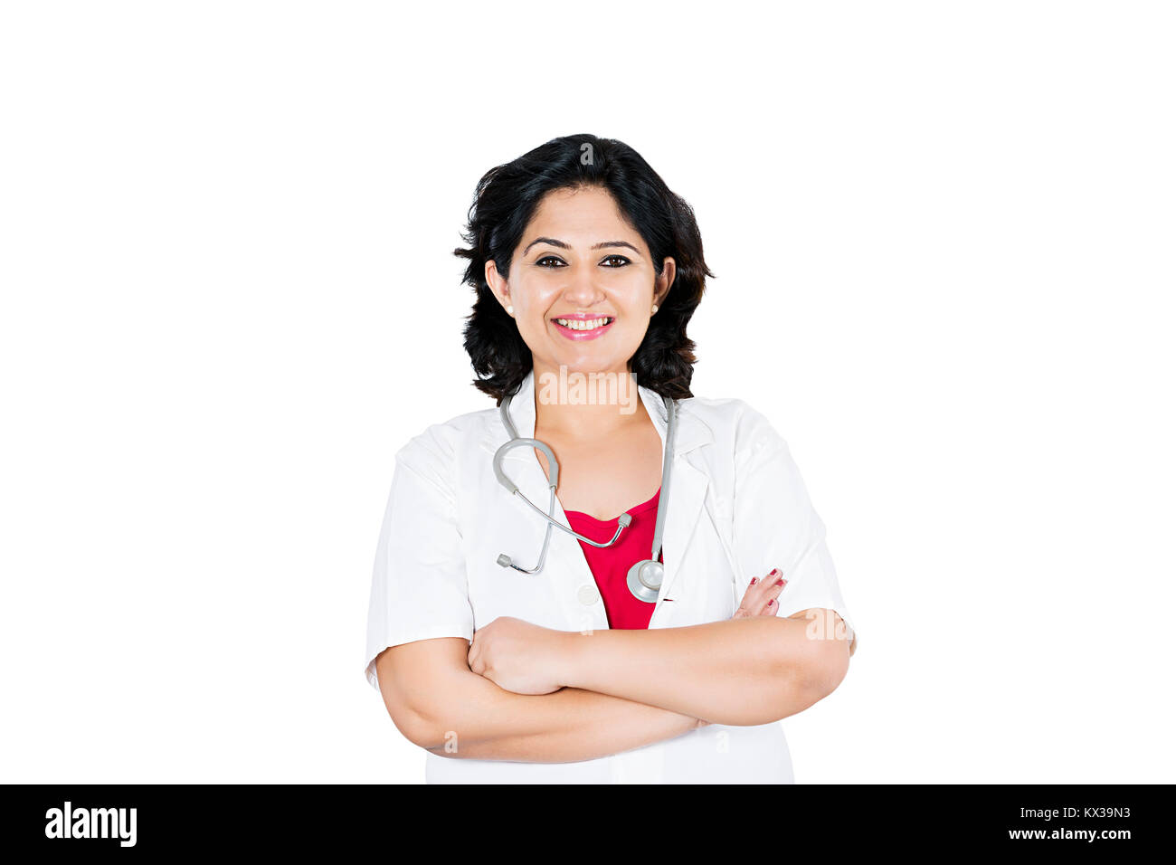 Indischen medizinischen Frau Doktor mit verschränkten Armen stand lächelnd Stockfoto