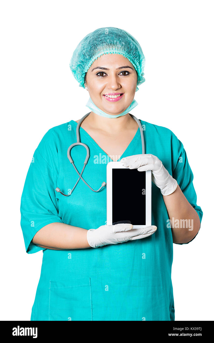 Indischen medizinischen Chirurg Frau Doktor mit digitalen Tablet Stockfoto