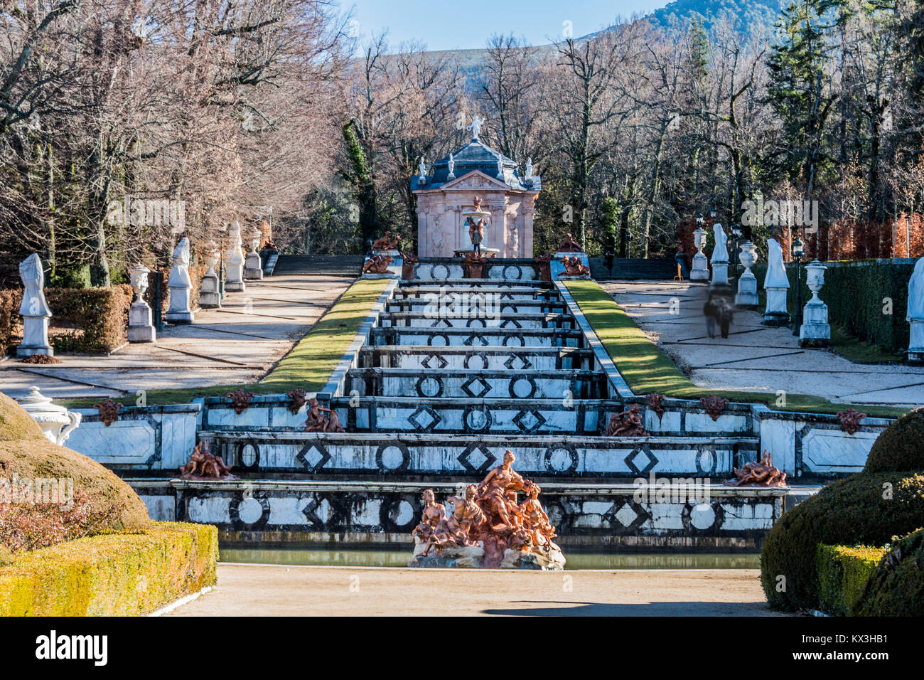 Anzeigen eines großen trat Brunnen Denkmäler und Gärten der Granja de San Ildefonso in der Gemeinschaft von Segovia. Spanien Stockfoto