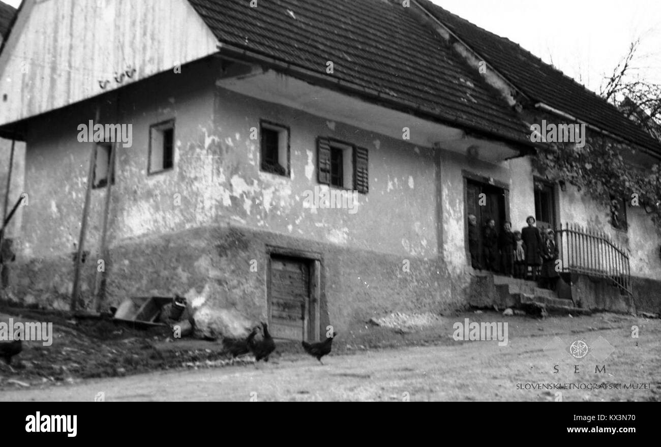 Zerinova hisa ist ein historisches Haus in St. Jurij, Slowenien, das 1948 erbaut wurde. Es spiegelt die Architektur der Zeit nach dem Zweiten Weltkrieg, die lokale Geschichte und die kulturelle Identität der Zeit wider. Stockfoto