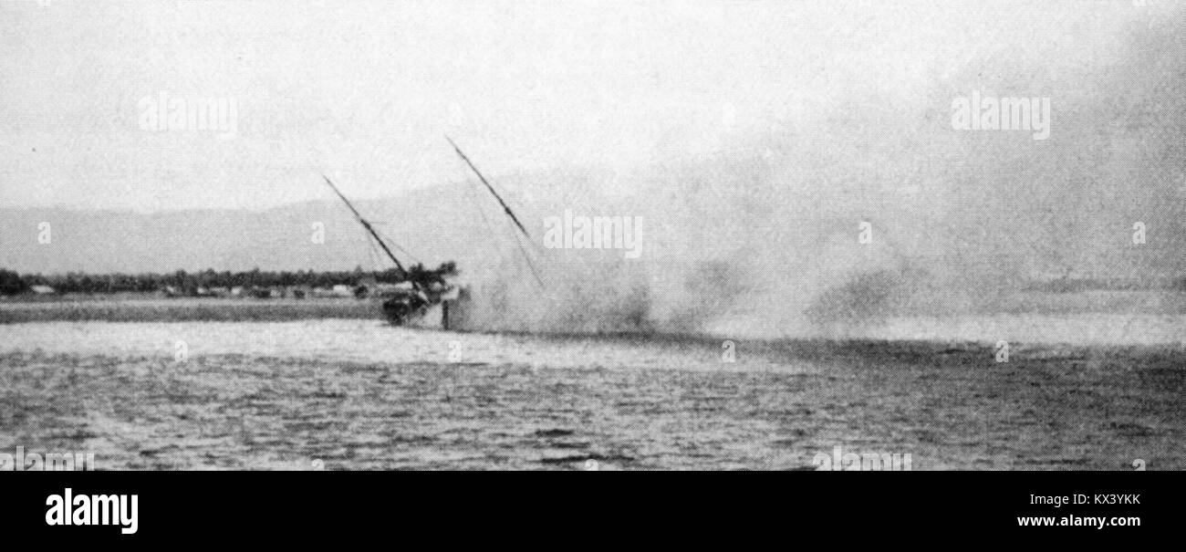 Das haitianische Kanonenboot Kreta-à-Pierrot sinkt / Beschuß durch SMS Panther im Hafen von Gonaives 6. September 1902 Stockfoto