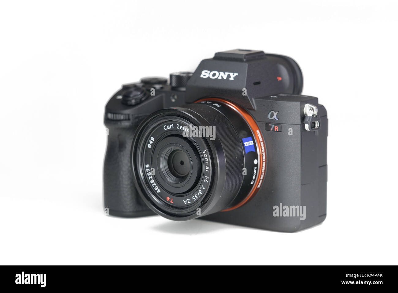 BERLIN, DEUTSCHLAND - 02 Januar, 2018: Sony a7R II Alpha Spiegellosen schnelle Fokussierung und 4K-shooting Digitalkamera ILCE-7 RM3 Stockfoto