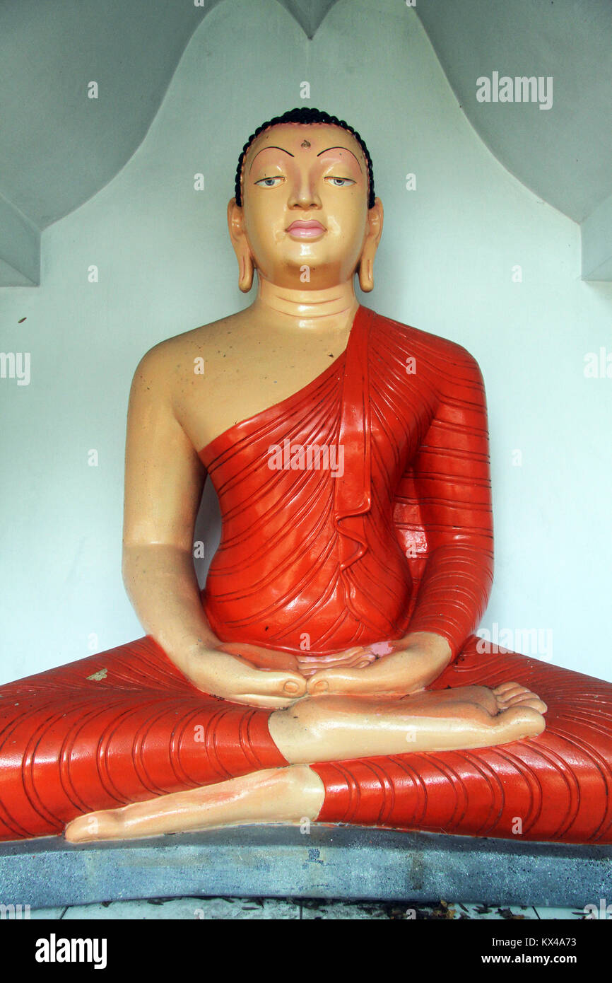 Sitzender Buddha in Dhowa Tempel in der Nähe von Kandy, Sri Lanka Stockfoto