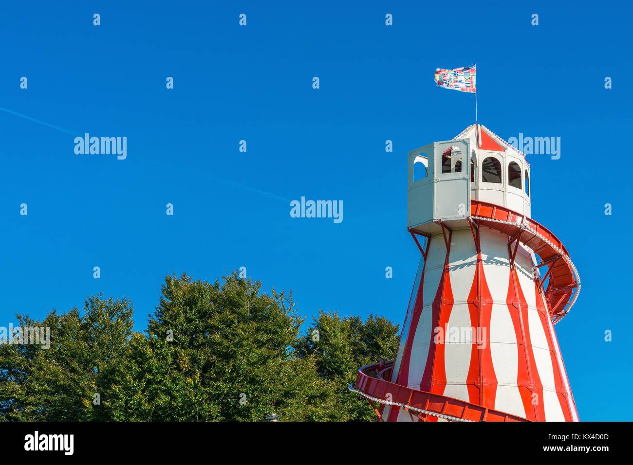 Eine antike hölzerne Helter Skelter Wendelrutsche Stockfoto