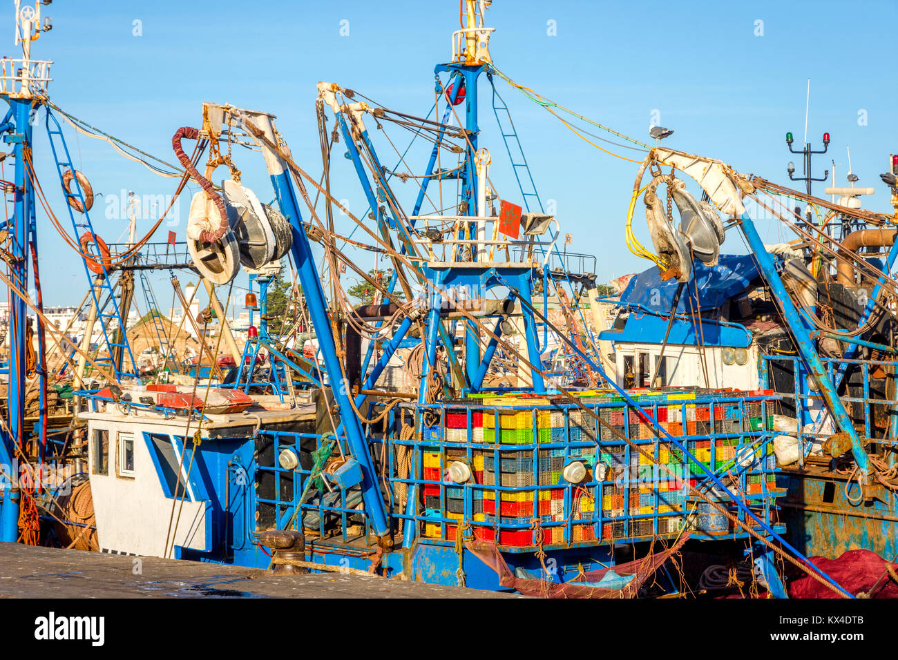 Viele Fischerboote im Hafen von Essaouira, Marokko Stockfoto