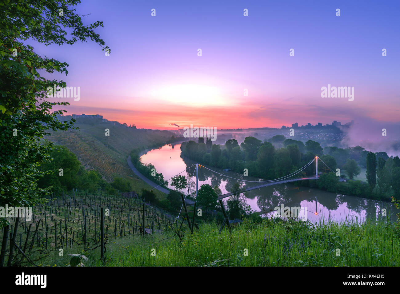 Ruhige Stadt Stuttgart vor Sonnenaufgang Stockfoto