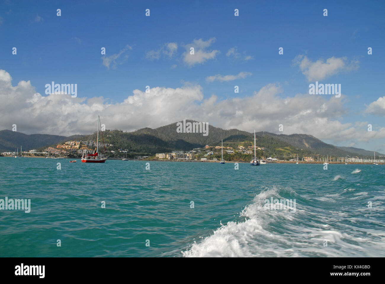 Airlie Bay in Queensland, Australien, vom Schiff aus gesehen Stockfoto