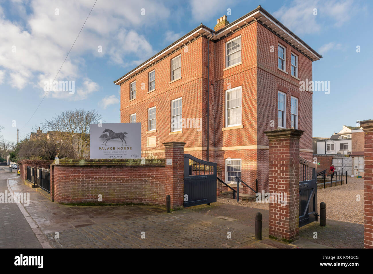 Newmarket, Suffolk Außenansicht des Palace House, das National Heritage Center für Pferderennen und sportliche Kunst in Newmarket, England Großbritannien Stockfoto