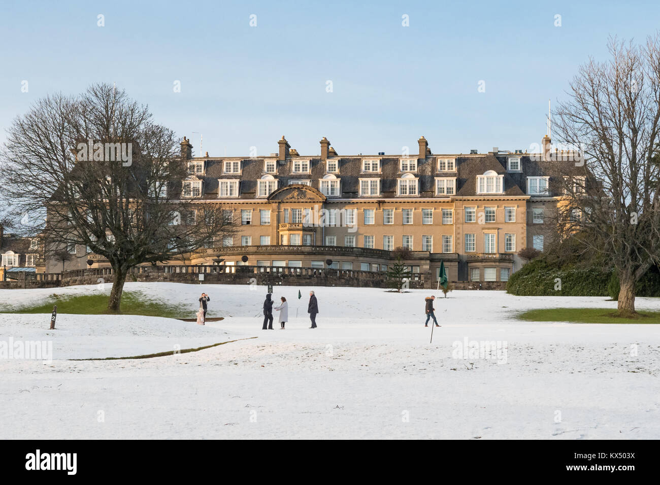 Gleneagles, Perthshire, Schottland, Großbritannien - 7. Januar 2018: UK Wetter - genießen Sie den Schnee in Gleneagles Hotel in Perthshire auf einem noch, aber eiskalt Tag mit blauen Himmel Credit: Kay Roxby/Alamy leben Nachrichten Stockfoto