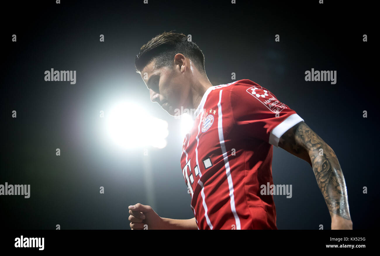 Doha, Katar. 6. Januar, 2018. Der Münchener James Rodriguez während der Fußball Freundschaftsspiel zwischen dem FC Bayern München und Al-Ahli an Aspire Zone in Doha, Katar, vom 6. Januar 2018. FC Bayern München ist das trainign Camp in Katar vom 02.01.-07.01.2018. Credit: Sven Hoppe/dpa/Alamy leben Nachrichten Stockfoto