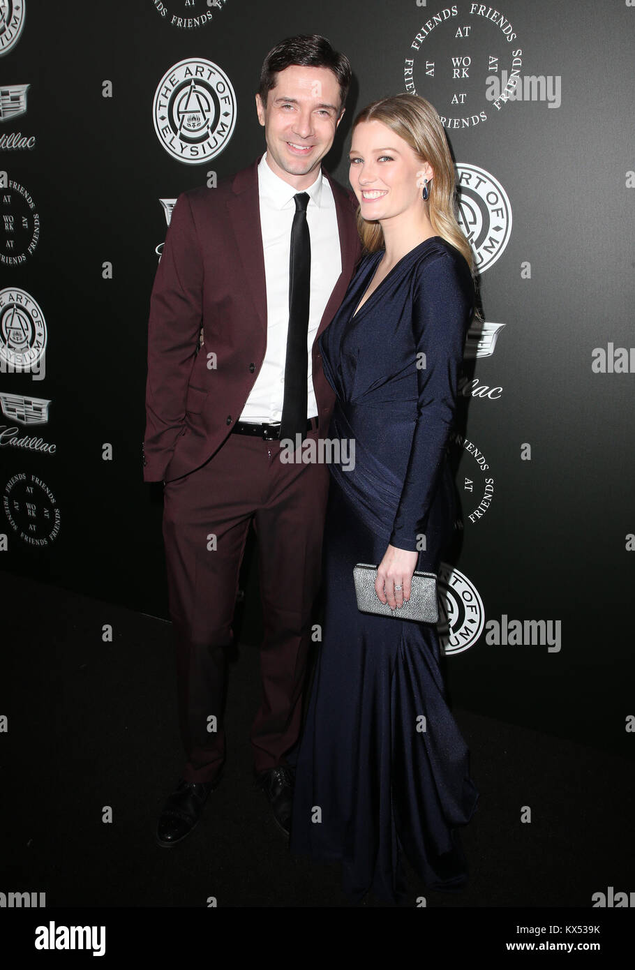 Januar 6, 2018 - Santa Monica, CA, USA - 06. Januar 2018 in Santa Monica, Kalifornien - Topher Grace, Ashley Hinshaw. Die Kunst des Elysium 11. jährlichen Black Tie künstlerische Erfahrung himmel Gala gehalten an Barker Hangar. Photo Credit: F. Sadou/AdMedia (Credit Bild: © F. Sadou/AdMedia über ZUMA Draht) Stockfoto