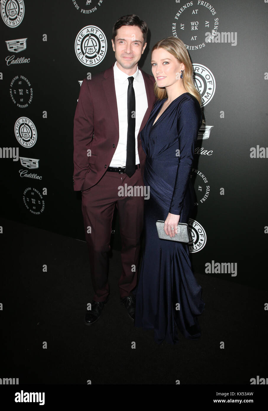 Januar 6, 2018 - Santa Monica, CA, USA - 06. Januar 2018 in Santa Monica, Kalifornien - Topher Grace, Ashley Hinshaw. Die Kunst des Elysium 11. jährlichen Black Tie künstlerische Erfahrung himmel Gala gehalten an Barker Hangar. Photo Credit: F. Sadou/AdMedia (Credit Bild: © F. Sadou/AdMedia über ZUMA Draht) Stockfoto