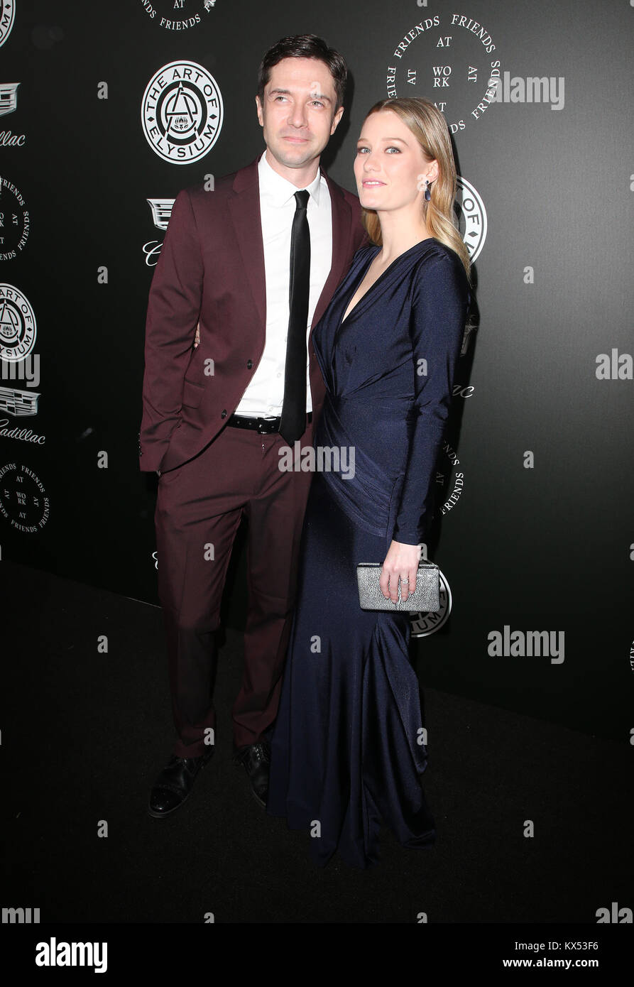 Januar 6, 2018 - Santa Monica, CA, USA - 06. Januar 2018 in Santa Monica, Kalifornien - Topher Grace, Ashley Hinshaw. Die Kunst des Elysium 11. jährlichen Black Tie künstlerische Erfahrung himmel Gala gehalten an Barker Hangar. Photo Credit: F. Sadou/AdMedia (Credit Bild: © F. Sadou/AdMedia über ZUMA Draht) Stockfoto