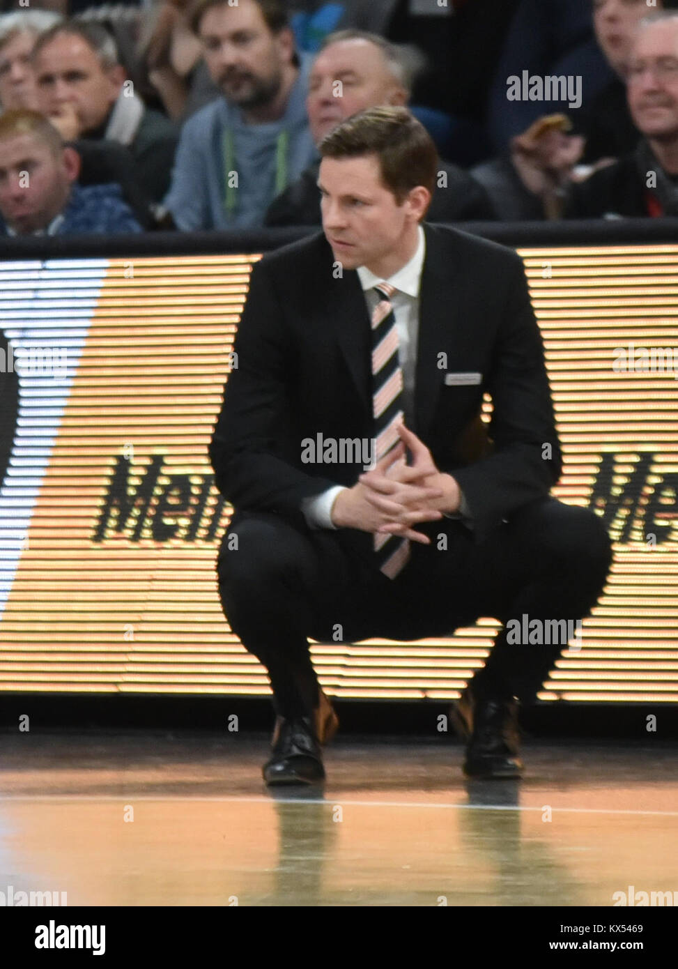 Bamberg, Deutschland. 7. Januar, 2017. Basketball - BBL - Brose Bamberg vs. Ratiopharm Ulm - Bild: v. Lk. Thorsten Leibenath (Ratiopharm Ulm, Haupttrainer) Foto: HMB Medien/Ryan Evans/Alamy leben Nachrichten Stockfoto