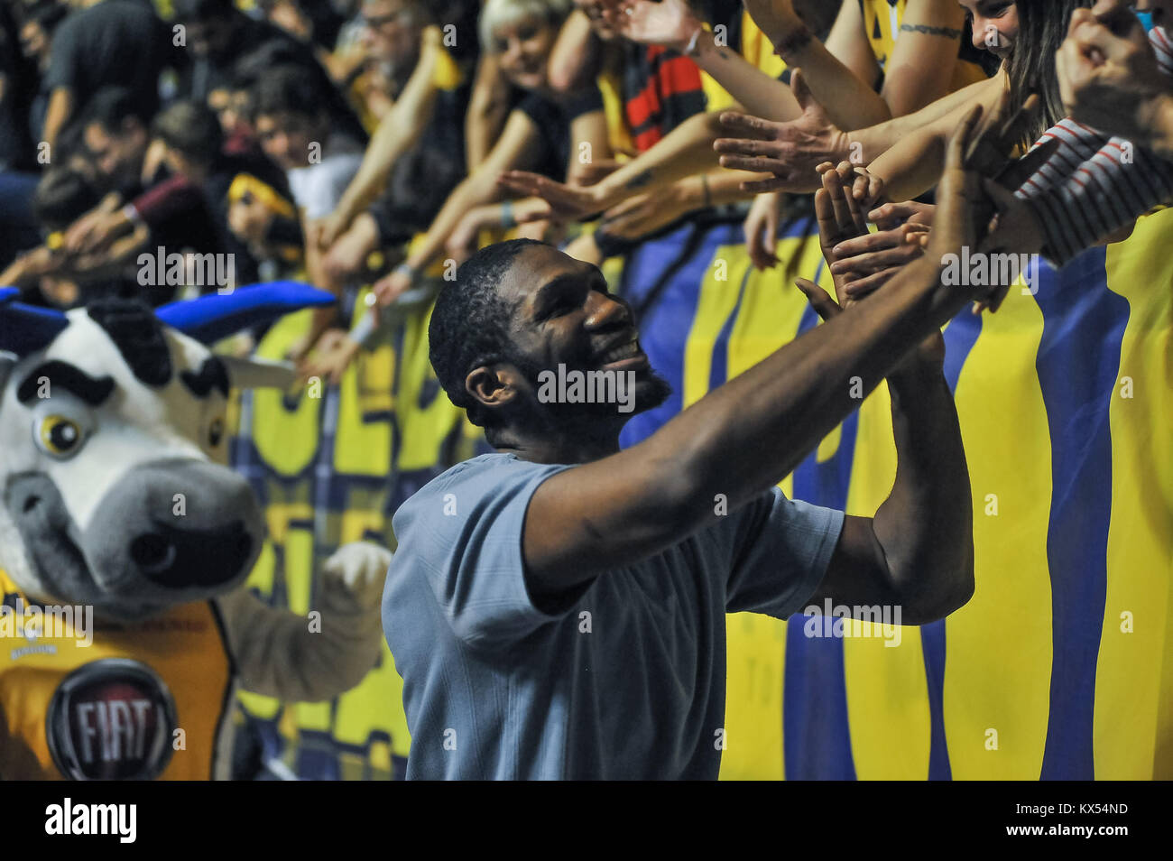 Turin, Italien. 07 Jan, 2018. Trevor Mbakwe (Fiat Auxilium Torino) während der CAMPIONATO WARENKORB SERIE A 2017/18 basketball Match zwischen FIAT AUXILIUM TORINO VS GERMANEN BRESCIA an PalaRuffini am 7. Januar 2017 in Turin, Italien. Quelle: FABIO UDINE/Alamy leben Nachrichten Stockfoto