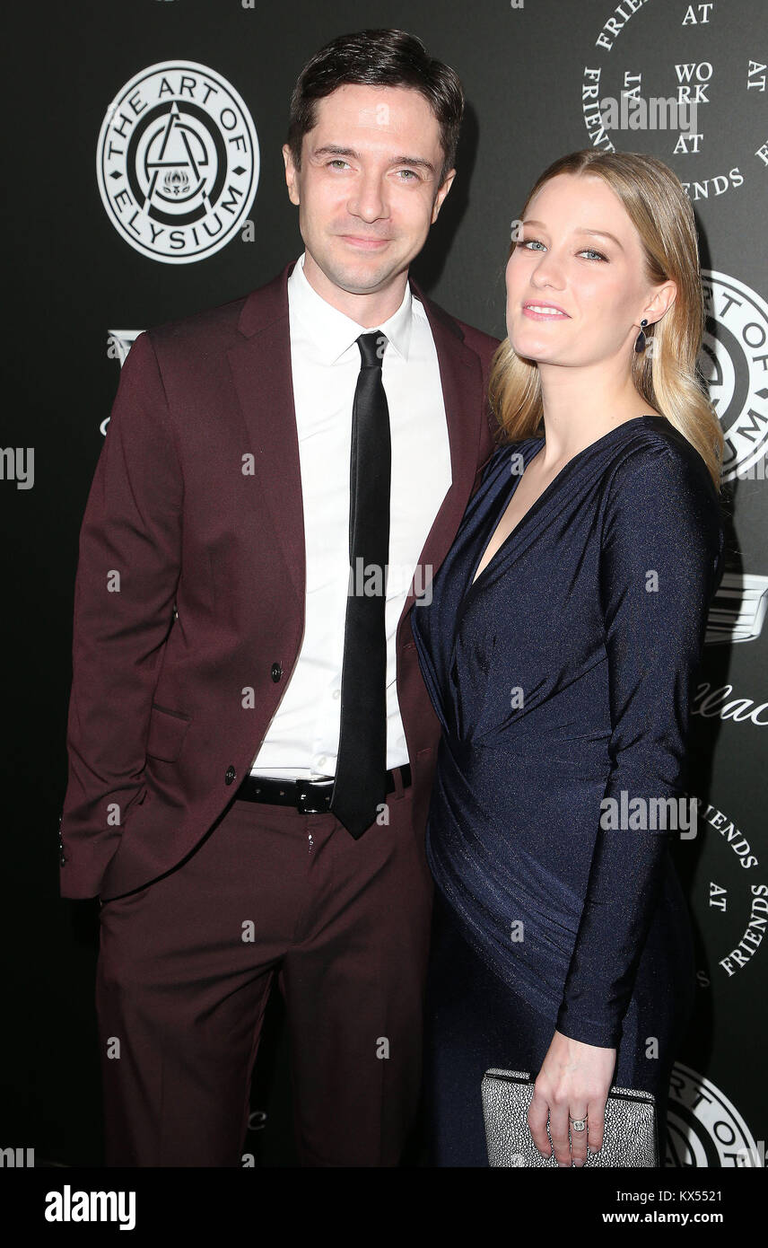 Santa Monica, CA, USA. 6. Januar, 2018. 06. Januar 2018 in Santa Monica, Kalifornien - Topher Grace, Ashley Hinshaw. Die Kunst des Elysium 11. jährlichen Black Tie künstlerische Erfahrung himmel Gala gehalten an Barker Hangar. Photo Credit: F. Sadou/AdMedia Credit: F. Sadou/AdMedia/ZUMA Draht/Alamy leben Nachrichten Stockfoto