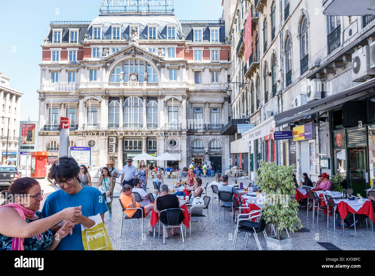 Lissabon Portugal, Baixa Pombalina, historisches Zentrum, Restauradores-Platz, plaza, Straßencafé, Avenida Palace Hotel, Jose Luis Monteiro, Architektur, Frau fe Stockfoto