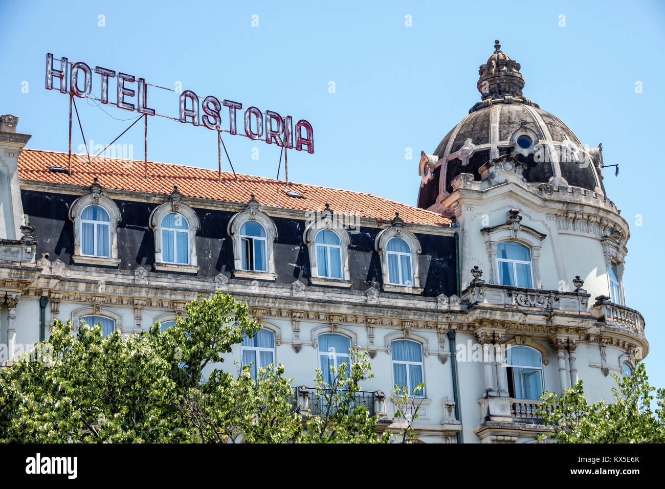 Coimbra Portugal, historisches Zentrum, Largo da Portagem, Hauptplatz, Astoria Hotel, 1926, Wahrzeichen, Pariser Jugendstilarchitektur, Adaes Bermudes, Außenansicht Stockfoto