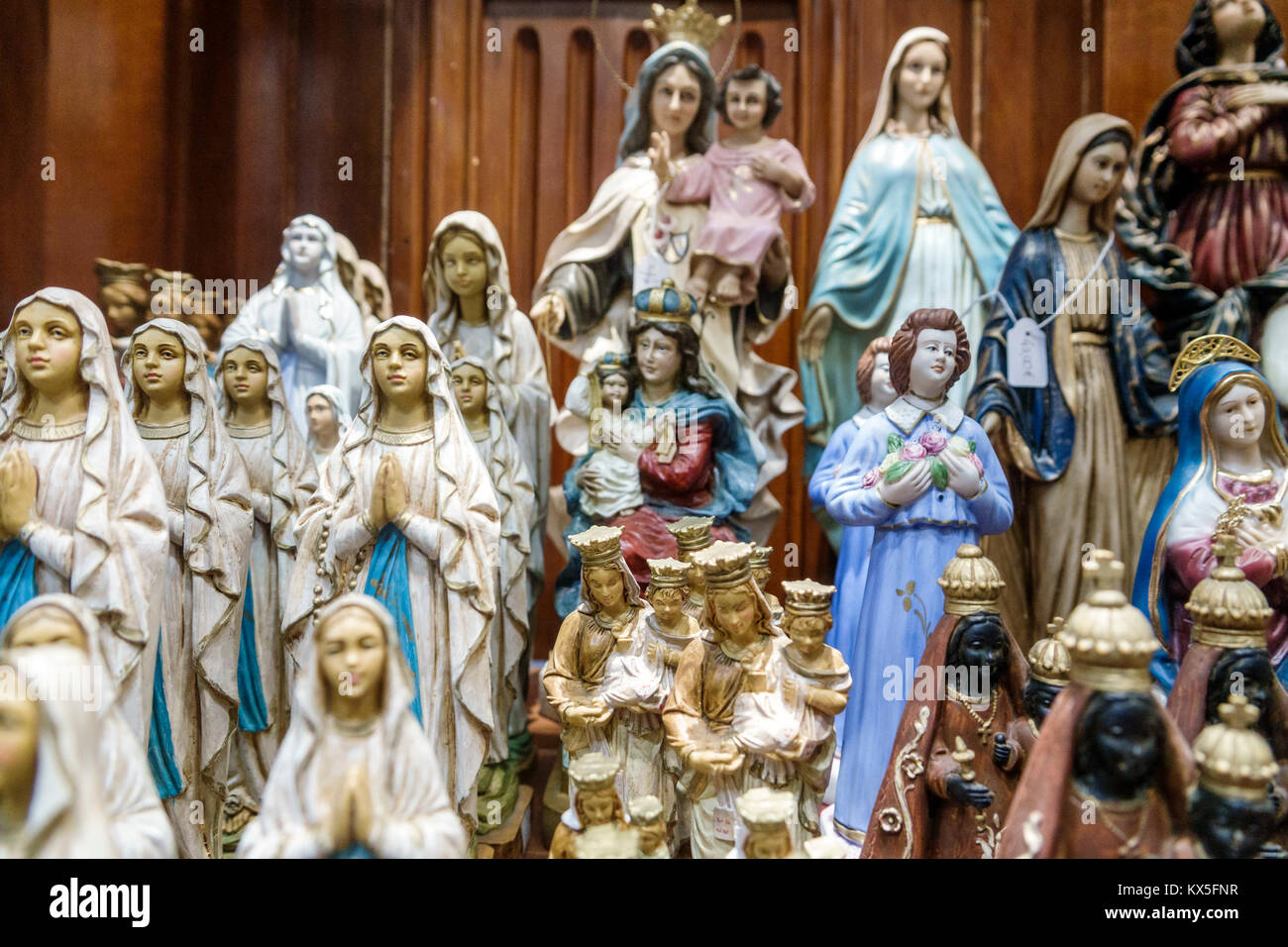 Porto Portugal, historisches Zentrum, Shopping Shopper Shopper Shop Shops Markt Märkte Marktplatz Kauf Verkauf, Einzelhandel Geschäfte Business Business Business Business Stockfoto