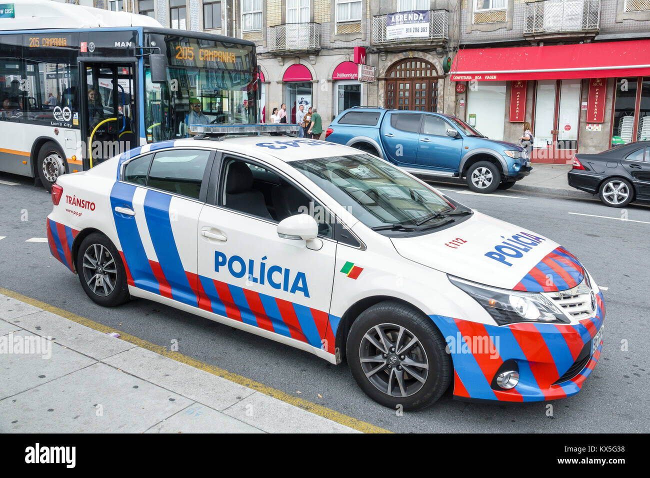 Portugal Porto Campanha, Rua de Estacao Policia Transit Polizei Auto Fahrzeug Portugiesisch, Stockfoto