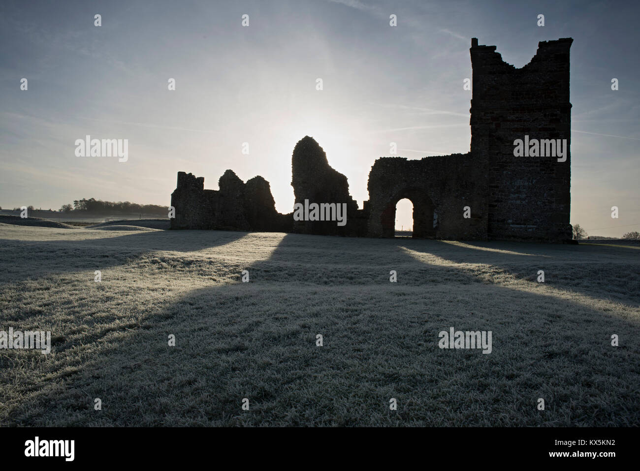 Knowlton Kirche und Erdarbeiten Stockfoto