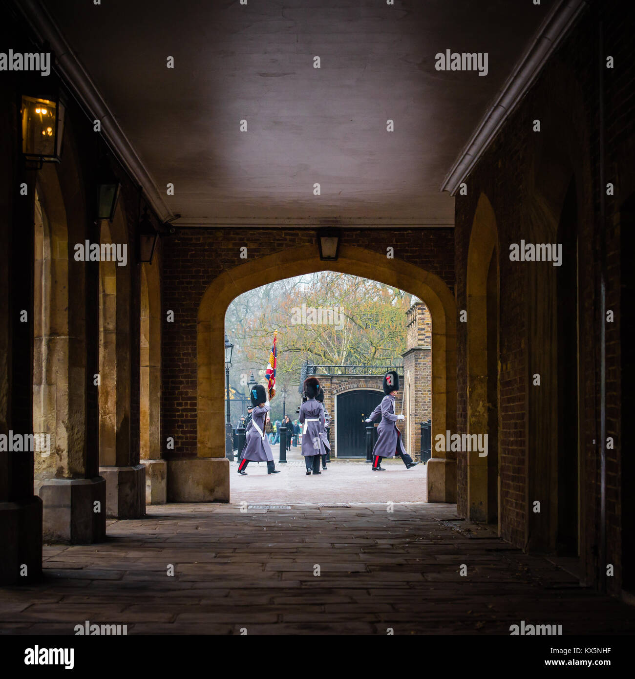 Ändern des Schutzes an der Friary Court, St. James's Palace, London Stockfoto