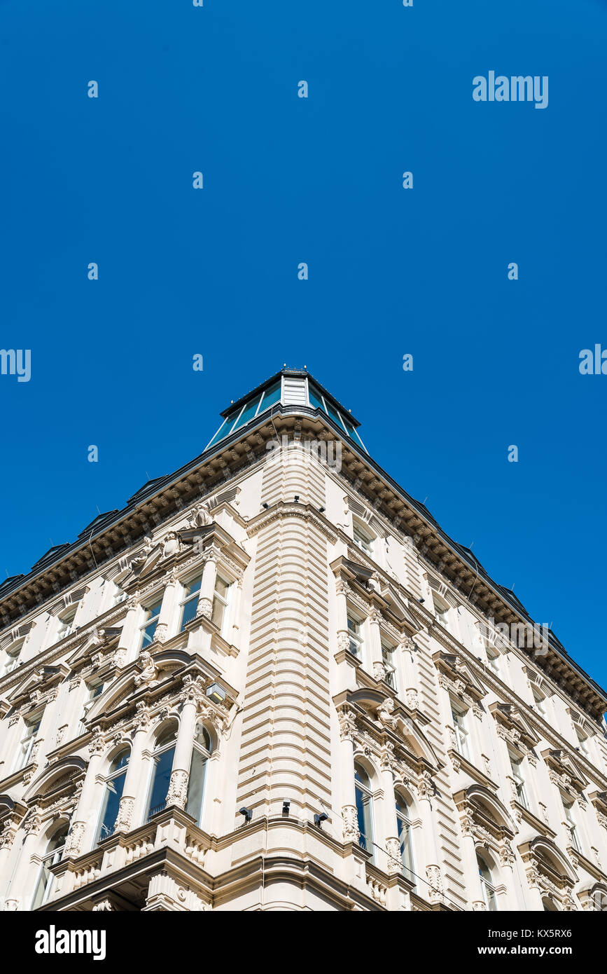 Wien, Österreich - 17. August 2017: Ecke des alten Gebäudes in der historischen Innenstadt von Wien Stockfoto