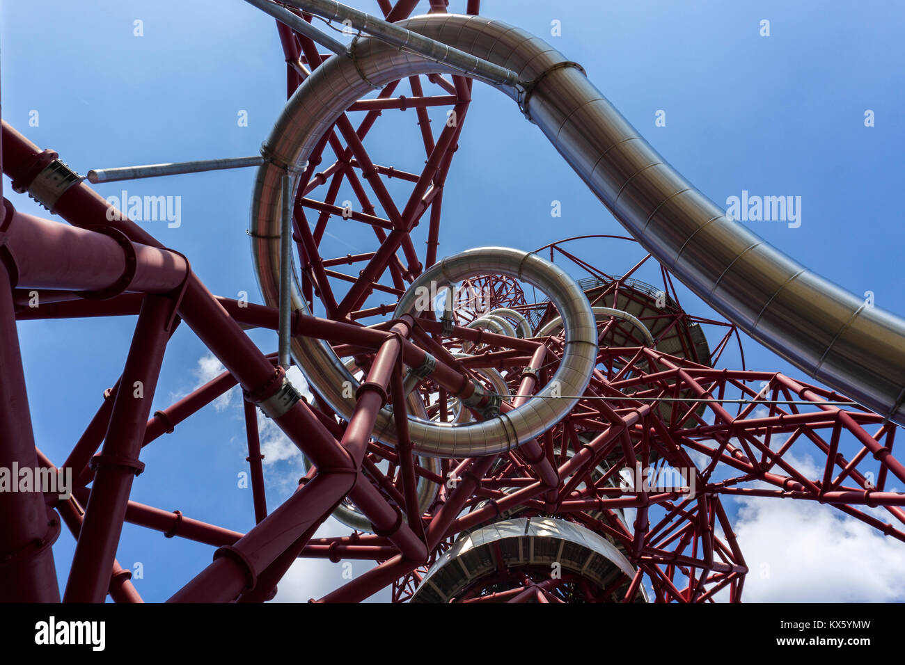 Arcelormittal Orbit und die Folie in der Queen Elizabeth Olympic Park in Stratford, London Stockfoto