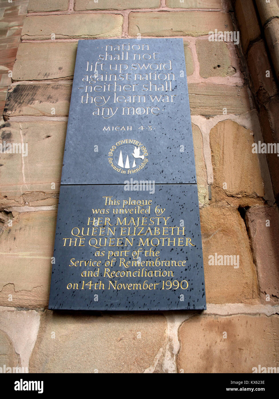 Commerorative Plakette an der Kathedrale von Coventry, Coventry, West Midlands, England, Großbritannien Stockfoto