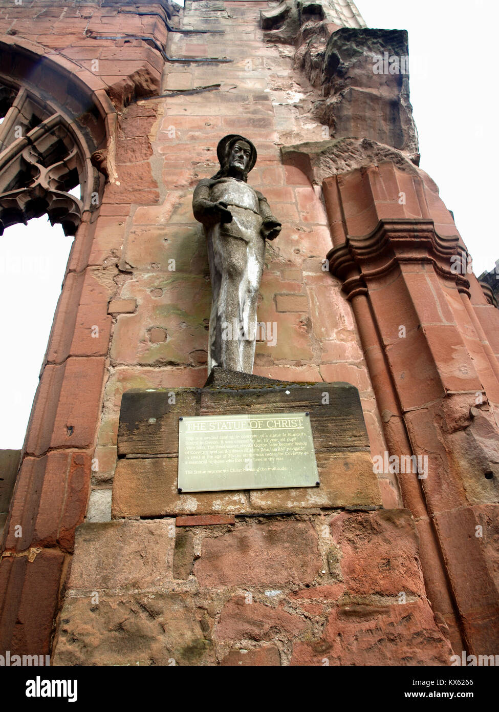 Statue von Christus in der Kathedrale von Coventry, Coventry, West Midlands, England, Großbritannien Stockfoto