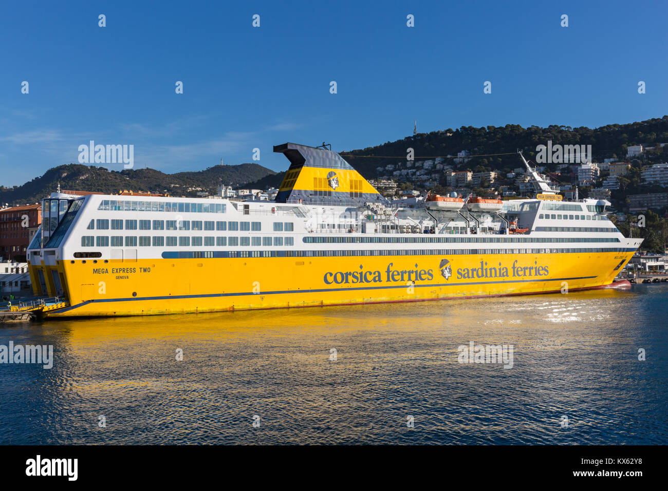 Corsica Sardinia Ferries, große Fähre im Hafen Lympia, Hafen von Nizza, Côte d'Azur, Frankreich verankert Stockfoto