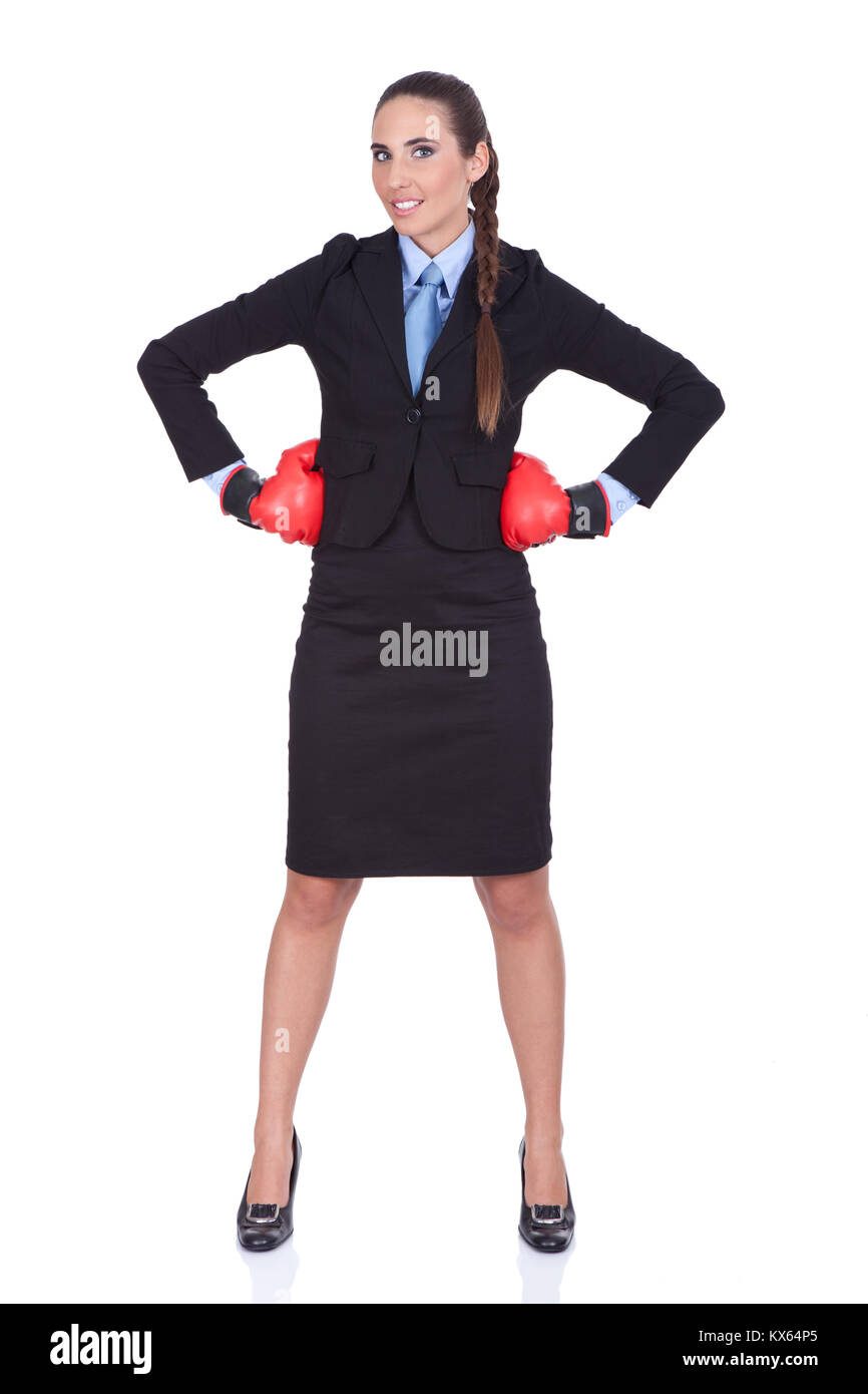 Geschäftsfrau mit Boxhandschuhe Für den Wettkampf, auf weißem Hintergrund Stockfoto