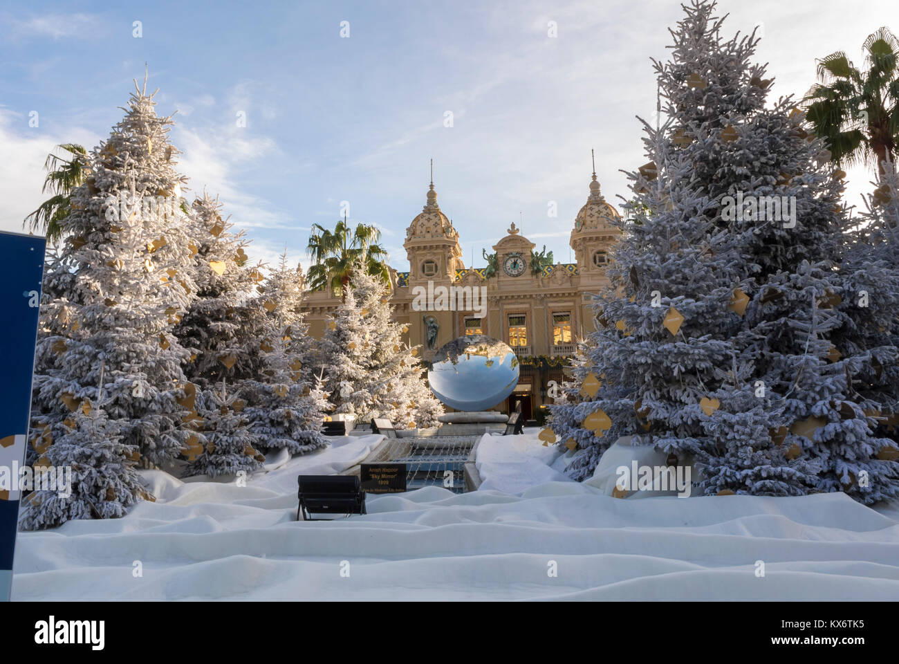 Monaco, Monte Carlo, Le Casino, Weihnachtsdekoration, Marktplatz, Winterschnee Stockfoto