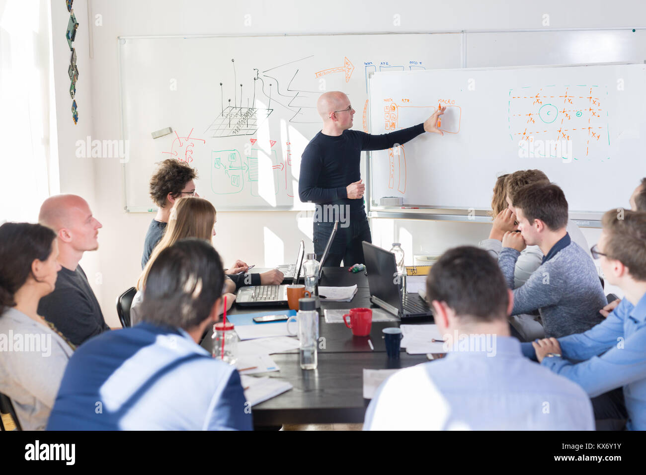 Entspannte IT Business Startup Unternehmen Team Meeting. Stockfoto