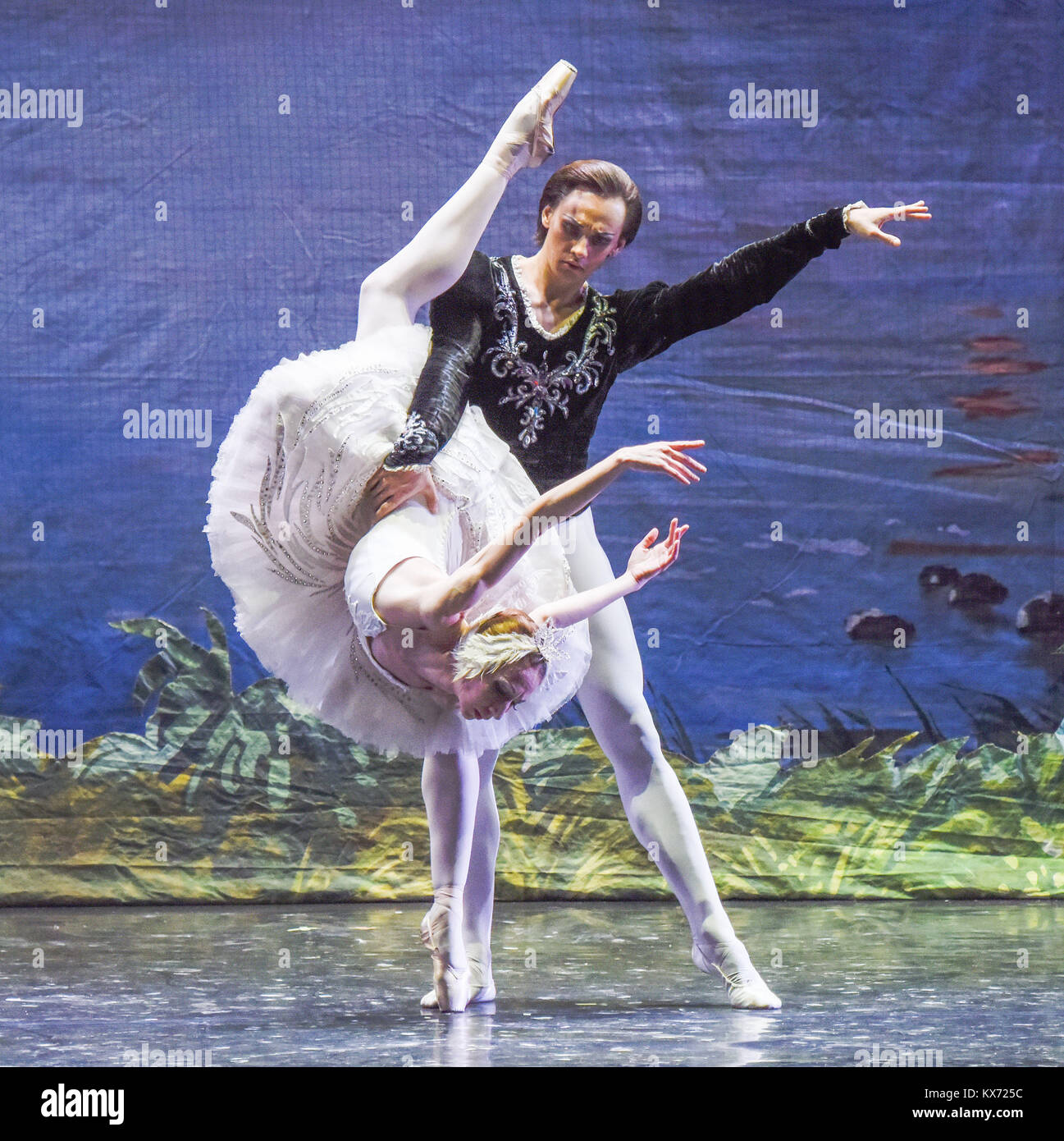 Nanning, Nanning, China. 5 Jan, 2018. Nanning, China -5. Januar 2018: (redaktionelle Verwendung. CHINA). russische Ballett Tänzer Swan Lake in Nanning, der Südwesten Chinas Guangxi, Januar 5th, 2018. Credit: SIPA Asien/ZUMA Draht/Alamy leben Nachrichten Stockfoto