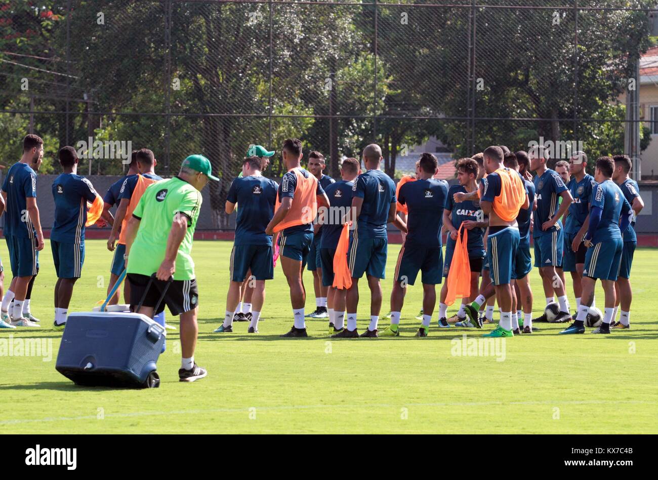Foz Do Iguacu Pr 08 01 2018 Faz Coritiba Pre Temporada Keine Pr Im Ersten Training Am Flamengo Stadion In Foz Do Iguacu In Parana Coritiba Trainer Sandro Forner Bereits Das Team