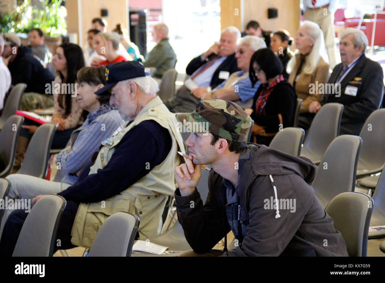Die Universität von Utah bewirtet seine jährliche Veterans Day tribute Nov. 11, 2013. Veranstaltungen inklusive einem Panel über Frauen in bekämpfen; eine Preisverleihung für die Student Veteran des Jahres; Anerkennung für 11 Veteranen aus dem Zweiten Weltkrieg, Korea, und Vietnam; und ein Mittagessen diese Veteranen zu ehren und zu danken, Anhänger der Arbeitgeber Unterstützung des Schutzes und der Reserve. Stockfoto