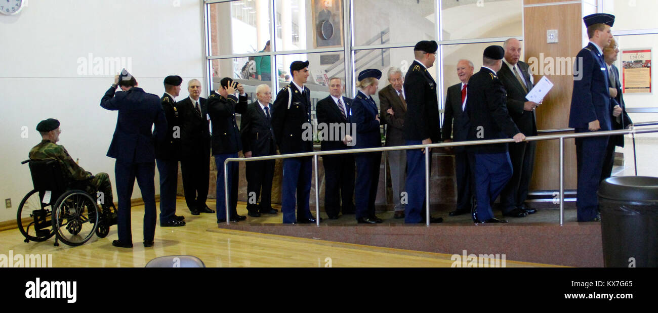 Die Universität von Utah bewirtet seine jährliche Veterans Day tribute Nov. 11, 2013. Veranstaltungen inklusive einem Panel über Frauen in bekämpfen; eine Preisverleihung für die Student Veteran des Jahres; Anerkennung für 11 Veteranen aus dem Zweiten Weltkrieg, Korea, und Vietnam; und ein Mittagessen diese Veteranen zu ehren und zu danken, Anhänger der Arbeitgeber Unterstützung des Schutzes und der Reserve. Stockfoto