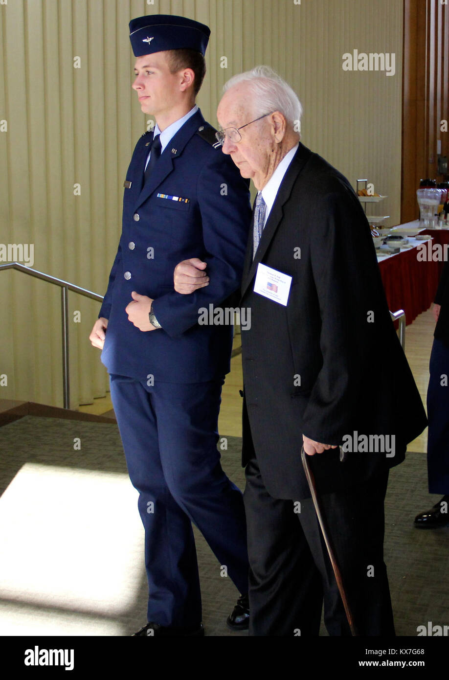 Die Universität von Utah bewirtet seine jährliche Veterans Day tribute Nov. 11, 2013. Veranstaltungen inklusive einem Panel über Frauen in bekämpfen; eine Preisverleihung für die Student Veteran des Jahres; Anerkennung für 11 Veteranen aus dem Zweiten Weltkrieg, Korea, und Vietnam; und ein Mittagessen diese Veteranen zu ehren und zu danken, Anhänger der Arbeitgeber Unterstützung des Schutzes und der Reserve. Stockfoto