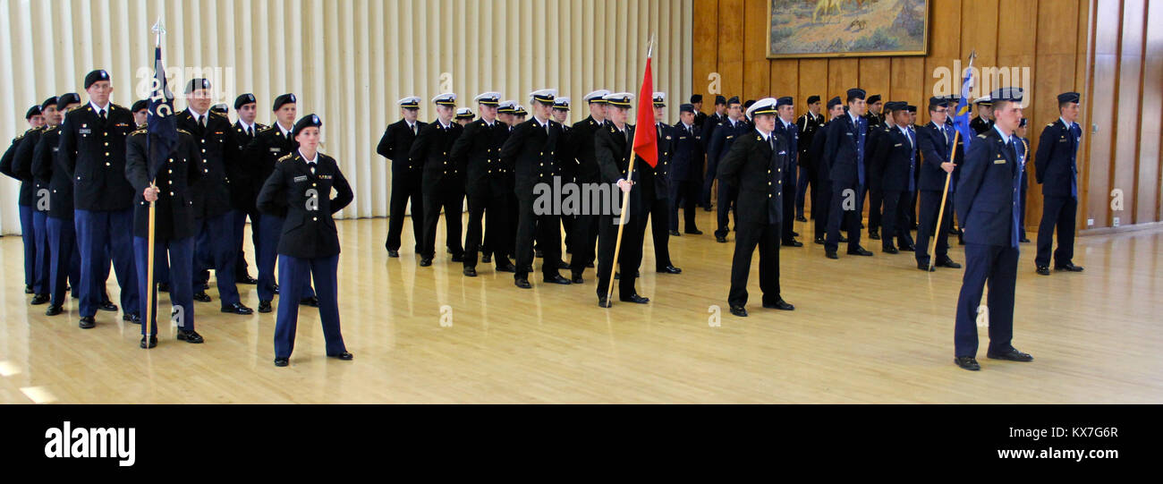 Die Universität von Utah bewirtet seine jährliche Veterans Day tribute Nov. 11, 2013. Veranstaltungen inklusive einem Panel über Frauen in bekämpfen; eine Preisverleihung für die Student Veteran des Jahres; Anerkennung für 11 Veteranen aus dem Zweiten Weltkrieg, Korea, und Vietnam; und ein Mittagessen diese Veteranen zu ehren und zu danken, Anhänger der Arbeitgeber Unterstützung des Schutzes und der Reserve. Stockfoto