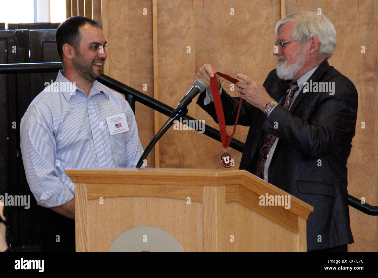 Die Universität von Utah bewirtet seine jährliche Veterans Day tribute Nov. 11, 2013. Veranstaltungen inklusive einem Panel über Frauen in bekämpfen; eine Preisverleihung für die Student Veteran des Jahres; Anerkennung für 11 Veteranen aus dem Zweiten Weltkrieg, Korea, und Vietnam; und ein Mittagessen diese Veteranen zu ehren und zu danken, Anhänger der Arbeitgeber Unterstützung des Schutzes und der Reserve. Stockfoto
