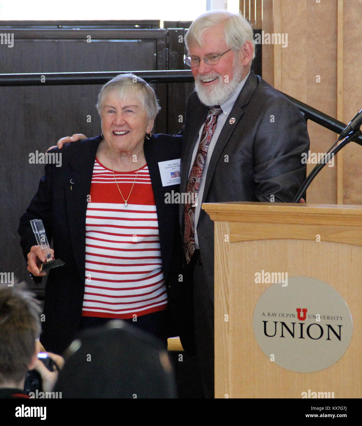 Die Universität von Utah bewirtet seine jährliche Veterans Day tribute Nov. 11, 2013. Veranstaltungen inklusive einem Panel über Frauen in bekämpfen; eine Preisverleihung für die Student Veteran des Jahres; Anerkennung für 11 Veteranen aus dem Zweiten Weltkrieg, Korea, und Vietnam; und ein Mittagessen diese Veteranen zu ehren und zu danken, Anhänger der Arbeitgeber Unterstützung des Schutzes und der Reserve. Stockfoto