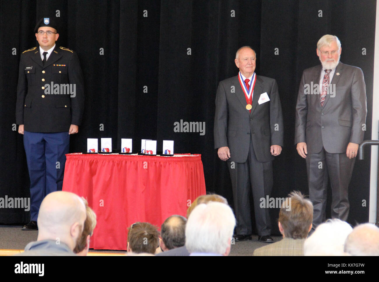 Die Universität von Utah bewirtet seine jährliche Veterans Day tribute Nov. 11, 2013. Veranstaltungen inklusive einem Panel über Frauen in bekämpfen; eine Preisverleihung für die Student Veteran des Jahres; Anerkennung für 11 Veteranen aus dem Zweiten Weltkrieg, Korea, und Vietnam; und ein Mittagessen diese Veteranen zu ehren und zu danken, Anhänger der Arbeitgeber Unterstützung des Schutzes und der Reserve. Stockfoto