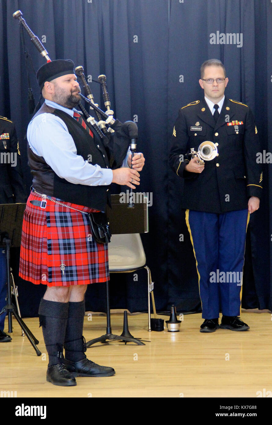Die Universität von Utah bewirtet seine jährliche Veterans Day tribute Nov. 11, 2013. Veranstaltungen inklusive einem Panel über Frauen in bekämpfen; eine Preisverleihung für die Student Veteran des Jahres; Anerkennung für 11 Veteranen aus dem Zweiten Weltkrieg, Korea, und Vietnam; und ein Mittagessen diese Veteranen zu ehren und zu danken, Anhänger der Arbeitgeber Unterstützung des Schutzes und der Reserve. Stockfoto