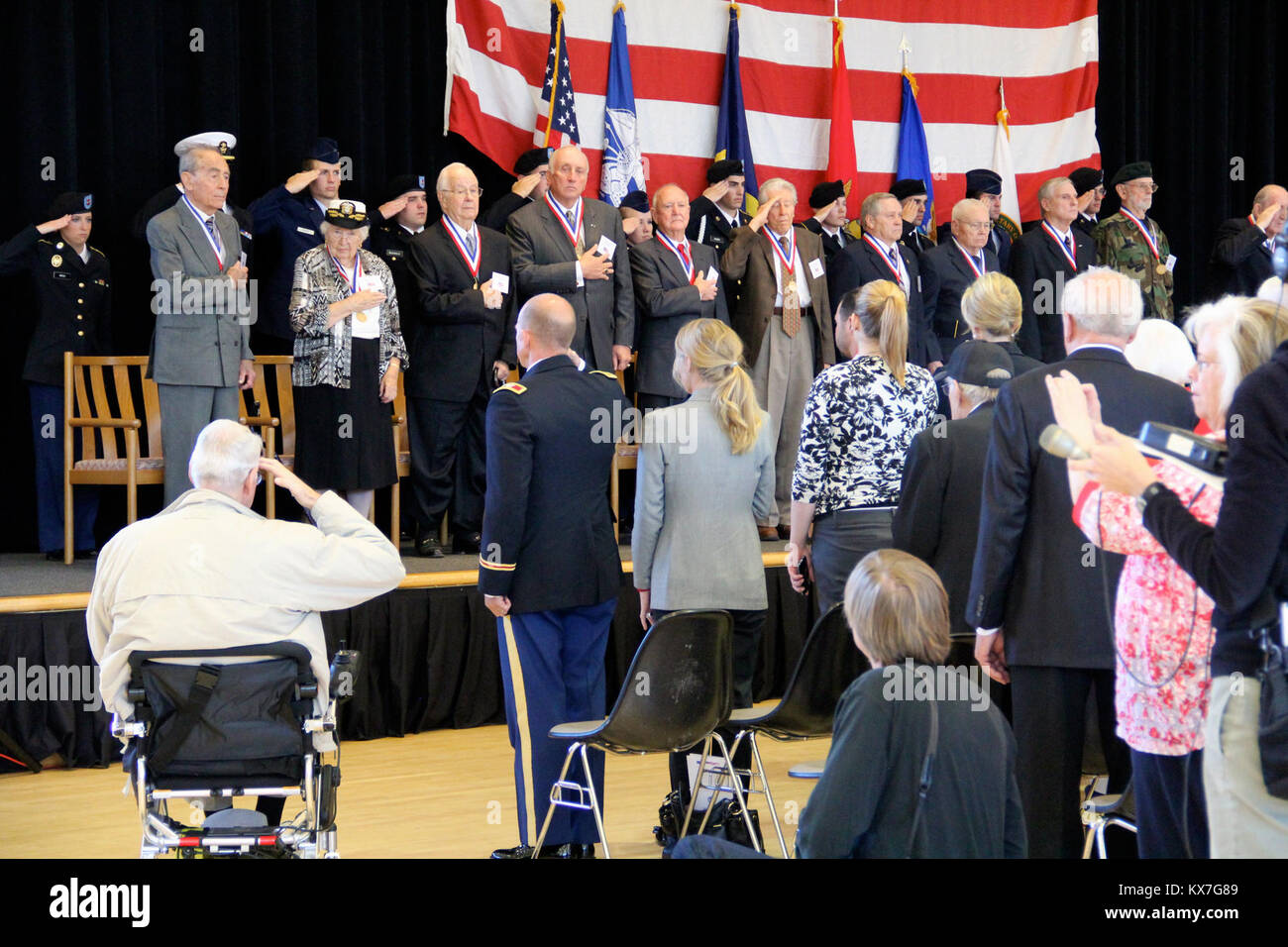 Die Universität von Utah bewirtet seine jährliche Veterans Day tribute Nov. 11, 2013. Veranstaltungen inklusive einem Panel über Frauen in bekämpfen; eine Preisverleihung für die Student Veteran des Jahres; Anerkennung für 11 Veteranen aus dem Zweiten Weltkrieg, Korea, und Vietnam; und ein Mittagessen diese Veteranen zu ehren und zu danken, Anhänger der Arbeitgeber Unterstützung des Schutzes und der Reserve. Stockfoto